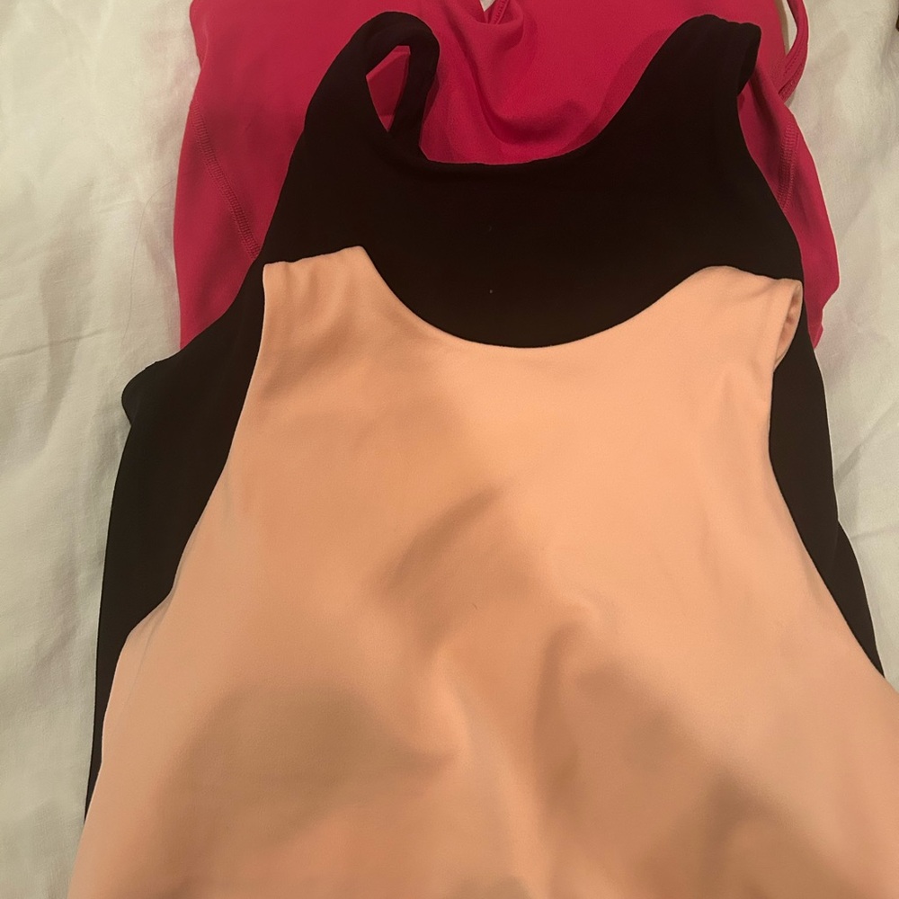 Assorted tank tops - Picture 2 of 4